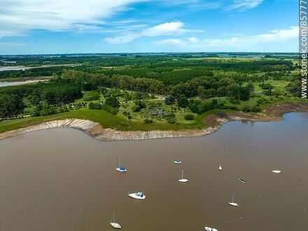 Aerial view of boats in front of the El Lago municipal park north of Salto Grande - Department of Salto - URUGUAY. Photo #85777