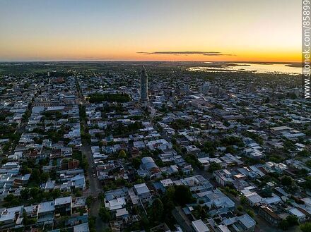 Vista aérea de la ciudad de Paysandú al atardecer - Departamento de Paysandú - URUGUAY. Foto No. 85899