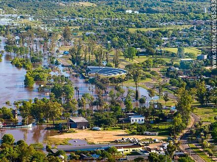 Vista aérea de la costa inundada de la ciudad de Paysandú - Departamento de Paysandú - URUGUAY. Foto No. 85833