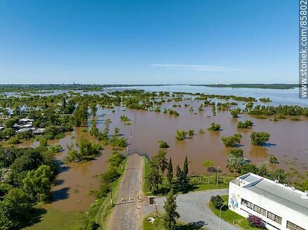 Aerial view of María Esther Mussio street under the floodwaters of the Uruguay river. CARU - Department of Paysandú - URUGUAY. Photo #85802