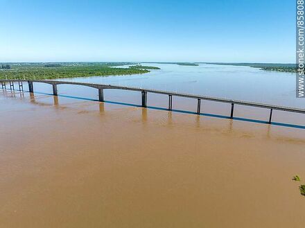 Aerial view of the General Artigas Bridge between Paysandú and Colón (Arg.) over the Uruguay River - Department of Paysandú - URUGUAY. Photo #85808
