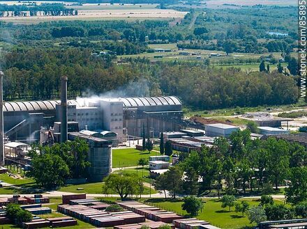 Vista aérea de la planta de cemento Portland de ANCAP de Paysandú - Departamento de Paysandú - URUGUAY. Foto No. 85895