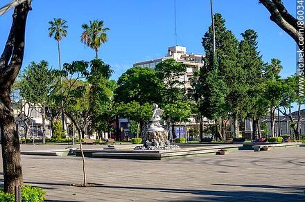 Plaza Treinta y Tres Orientales - Departamento de Salto - URUGUAY. Foto No. 86034