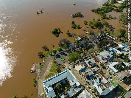 Aerial view of the Intendencia de Salto, Roosevelt square. - Department of Salto - URUGUAY. Photo #86027