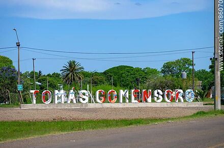 Letrero de Tomás Gomensoro - Departamento de Artigas - URUGUAY. Foto No. 86070