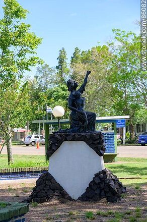 Mother's Monument - Artigas - URUGUAY. Photo #86082