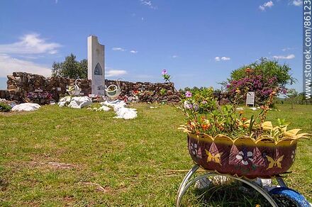 Santuario Virgen de los Treinta y Tres Orientales - Departamento de Artigas - URUGUAY. Foto No. 86123
