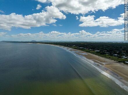 Vista aérea de la playa Solanas - Punta del Este y balnearios cercanos - URUGUAY. Foto No. 86199