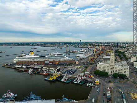 Vista aérea del muelle de remolcadores y Buquebus, Comando de la Armada y cruceros turísticos - Departamento de Montevideo - URUGUAY. Foto No. 86163