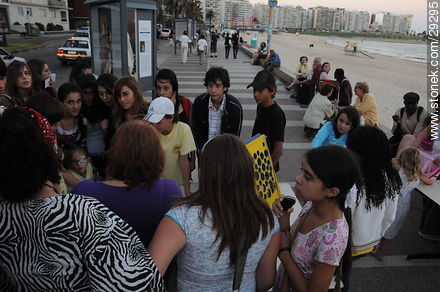 Atracciones previo al espectaculo de la semana de la francofonía, 2009 - Departamento de Montevideo - URUGUAY. Foto No. 29295