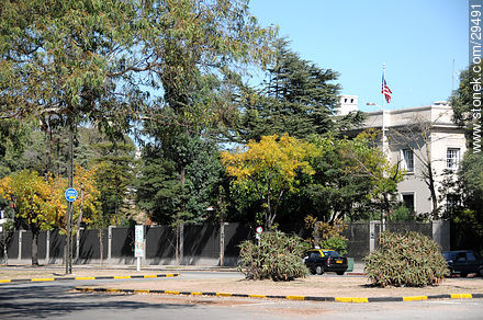 Residencia del embajador de Estados Unidos en la Av. Ricaldoni - Departamento de Montevideo - URUGUAY. Foto No. 29491