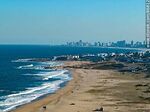 Vista aérea de la playa Montoya en invierno con el fondo de Punta del Este - Foto #86812