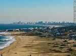 Vista aérea de la playa Montoya en invierno con el fondo de Punta del Este - Foto #86813