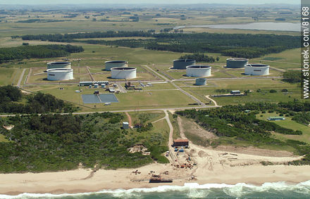 Tanques de petróleo (boya petrolera) - Punta del Este y balnearios cercanos - URUGUAY. Foto No. 8168