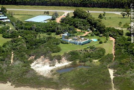 Marcelo Tinelli´s residence (2004) - Punta del Este and its near resorts - URUGUAY. Photo #8171