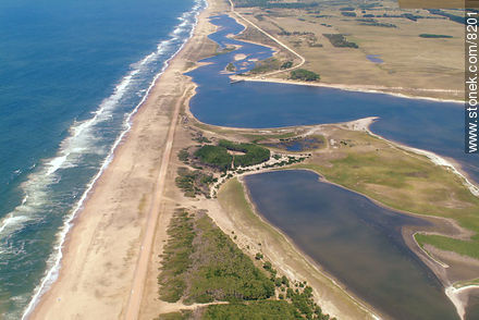 Atlantic ocean and Garzon lagoon - Punta del Este and its near resorts - URUGUAY. Photo #8201