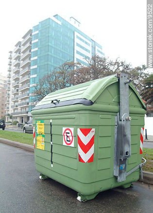 Contenedor de residuos domiciliarios - Departamento de Montevideo - URUGUAY. Foto No. 9522