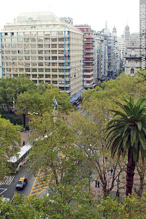 Avenida 18 de Julio, kilómetro cero. Plaza Cagancha, Plaza Libertad. - Departamento de Montevideo - URUGUAY. Foto No. 9585