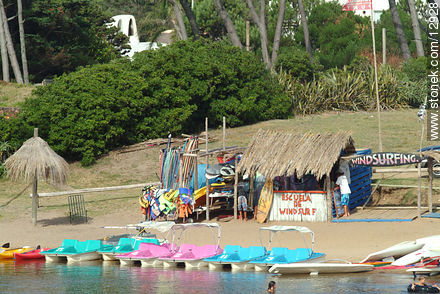 Laguna del Diario. Deslizadoresy kajaks. Escuela de Windsurf. - Punta del Este y balnearios cercanos - URUGUAY. Foto No. 12928