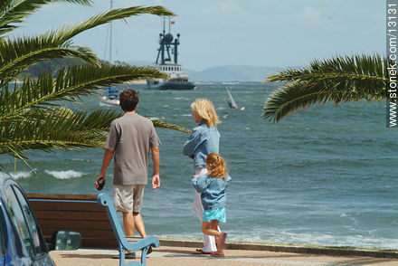 A family going for a walk - Punta del Este and its near resorts - URUGUAY. Photo #13131