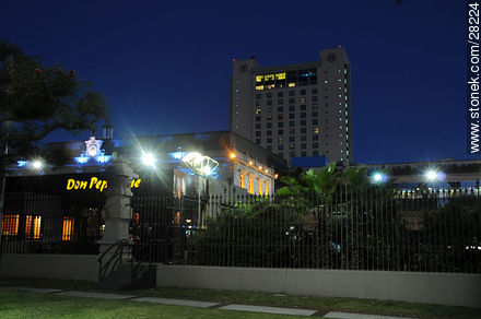 Hotel Sheraton y Don Peperone - Departamento de Montevideo - URUGUAY. Foto No. 28224