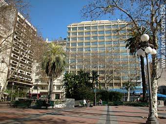 Plaza Libertad. Kilómetro cero. - Departamento de Montevideo - URUGUAY. Foto No. 3850