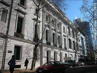 Yaguaron St. and 18 de Julio Ave.(south side) - Department of Montevideo - URUGUAY. Photo #3879