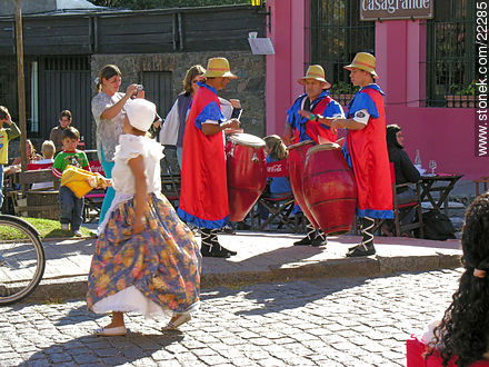 Representaciones de candombe para los turistas - Departamento de Colonia - URUGUAY. Foto No. 22285