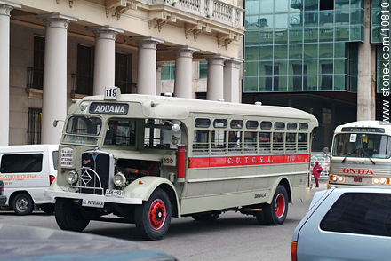 Old bus - Department of Montevideo - URUGUAY. Photo #10810