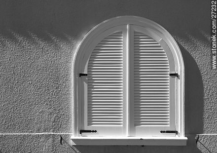 Window, lattice - Punta del Este and its near resorts - URUGUAY. Photo #27232