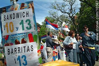 Sandwich, barritas, política y mate 2004 - Departamento de Montevideo - URUGUAY. Foto No. 10587