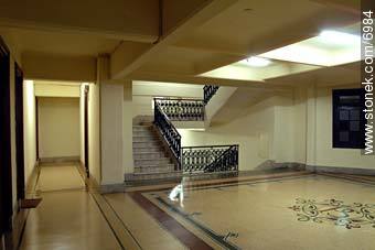 Hall de un piso del Palacio Salvo - Departamento de Montevideo - URUGUAY. Foto No. 6984