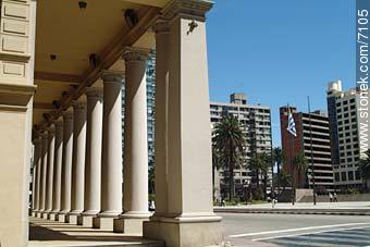 Columnas del Palacio Estevez - Departamento de Montevideo - URUGUAY. Foto No. 7105