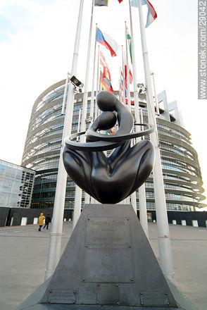 Escultura de Ludmila Tcherina, símbolo de la Unión Europea. - Región de Alsacia - FRANCIA. Foto No. 29042