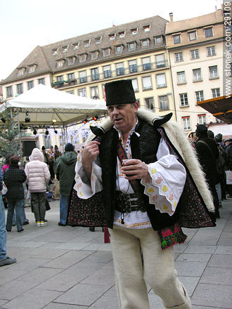 Festejos de la semana de Rumania en la plaza Gutenberg - Región de Alsacia - FRANCIA. Foto No. 29109