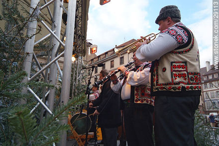 Festejos de la semana de Rumania en la plaza Gutenberg - Región de Alsacia - FRANCIA. Foto No. 29113