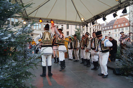 Festejos de la semana de Rumania en la plaza Gutenberg - Región de Alsacia - FRANCIA. Foto No. 29116