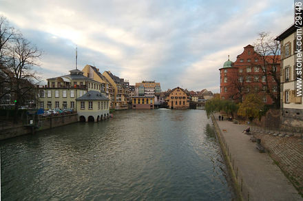 Canal desde el puente de la rue de la Division Leclerc - Región de Alsacia - FRANCIA. Foto No. 29146