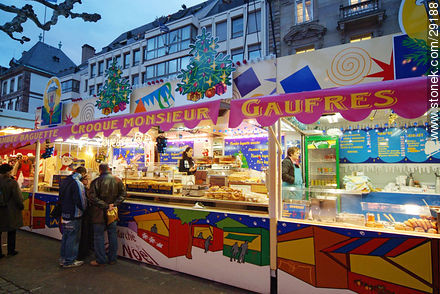 Feria de Navidad en Estrasburgo. Gaufres, churros - Región de Alsacia - FRANCIA. Foto No. 29188