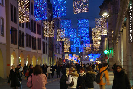 Rue des Grandes Arcades adornada de Navidad - Región de Alsacia - FRANCIA. Foto No. 29225