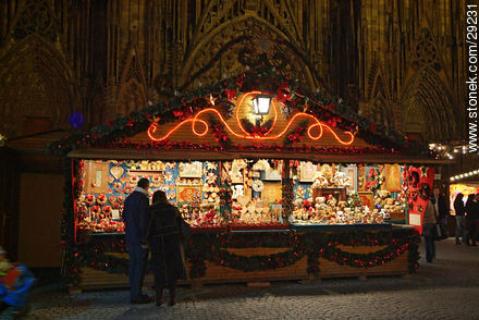 Feria al pie de la Catedral de Estrasburgo. - Región de Alsacia - FRANCIA. Foto No. 29231