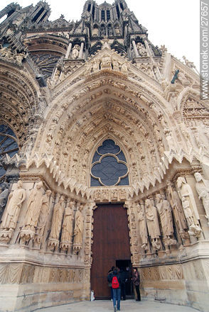 Puerta de la Catedral de Reims. Templo del siglo XIII -  - FRANCIA. Foto No. 27657