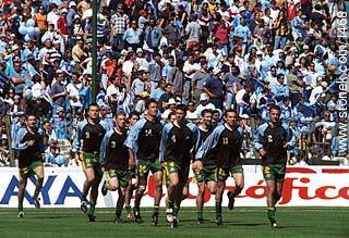 Australian team warming up wearing a partially sky-blue uniform. Premonition? -  - URUGUAY. Photo #1468