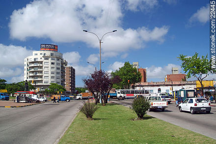 Av. Gral Flores - Departamento de Montevideo - URUGUAY. Foto No. 22445