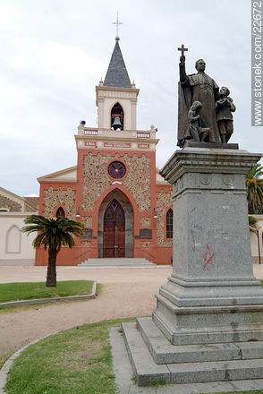 Colegio Pio en la Av. Lezica - Departamento de Montevideo - URUGUAY. Foto No. 22672