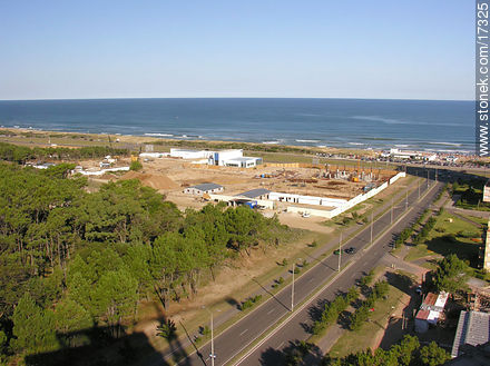 Inicio de un edificio - Punta del Este y balnearios cercanos - URUGUAY. Foto No. 17325