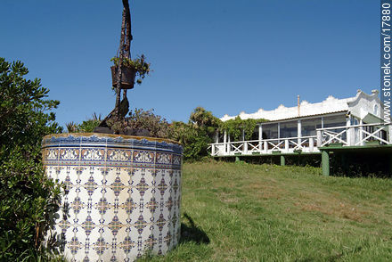 Aljibe con mosaicos - Punta del Este y balnearios cercanos - URUGUAY. Foto No. 17880