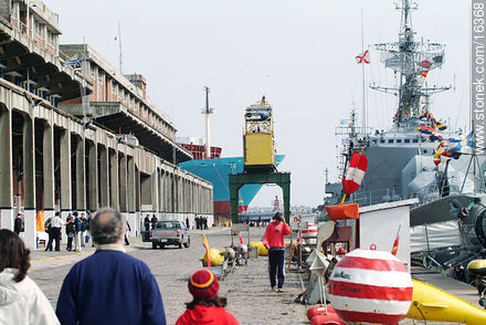 Dársena del puerto de Montevideo - Departamento de Montevideo - URUGUAY. Foto No. 16368