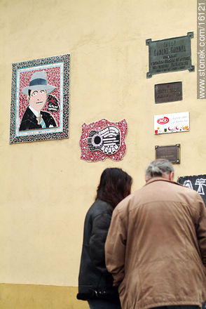 Placas en homenaje a Carlos Gardel - Departamento de Montevideo - URUGUAY. Foto No. 16121