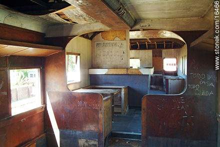 Interior de tren abandonado - Departamento de Tacuarembó - URUGUAY. Foto No. 16466